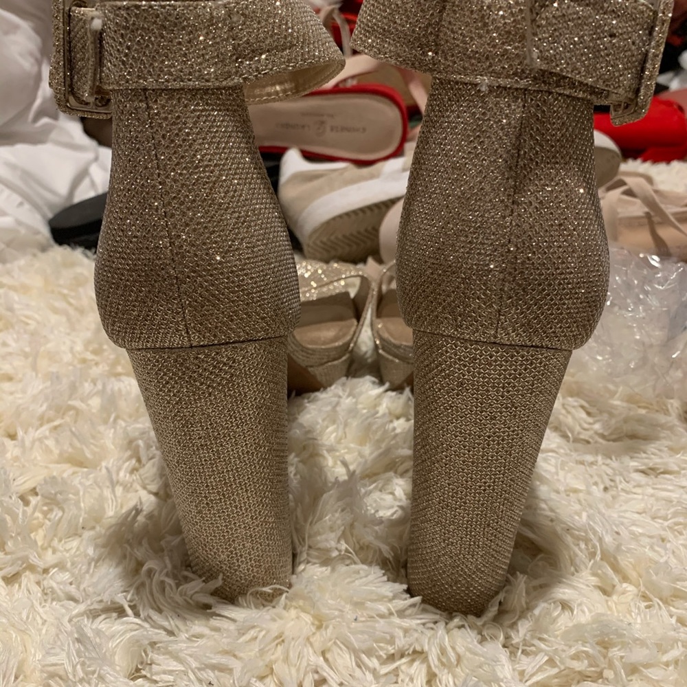 Gold Heels - Picture 4 of 5